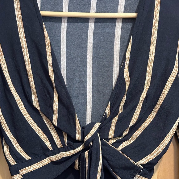 Lightly pre owned ( vintage) from wasteland Flynn Sky  wrap top . - Picture 6 of 7